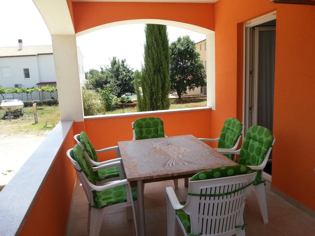 Bluegum Apartments Ližnjan Chambre photo